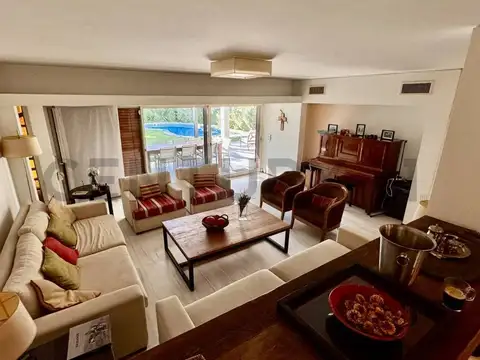 Casa 6 ambientes con 3 baños