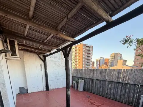 3 De Febrero 1200