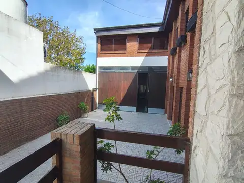 VENTA CASA 5 AMB EN DOS PLANTAS – COLINAS P. RAMOS