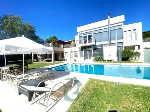 Venta Casa 7 amb.San Diego Country Club.Moreno.FINANCIA