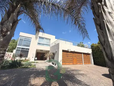 Venta Casa 7 amb.San Diego Country Club.Moreno.FINANCIA