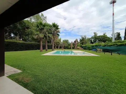 Casa en Venta con 4 cocheras