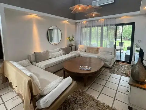 Casa 5 ambientes con 3 baños