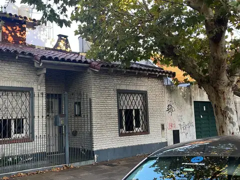 Chalet de 4 amb., Muy buena Ubicacion, Permutaria