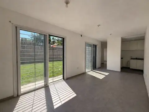 VENTA DÚPLEX 3 DORM CON PATIO Y COCHERA SALDAN