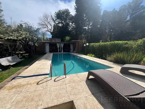 Venta Casa 4 Ambientes con Piscina en Parque Exaltación