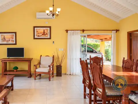 Casa 4 ambientes con 2 baños