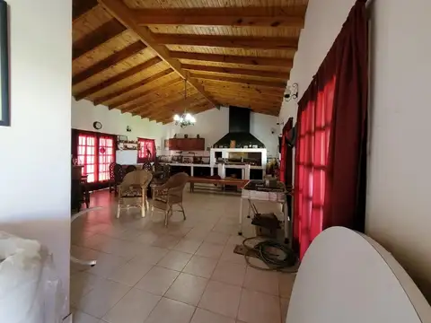 Casa 2 ambientes con 1 baño