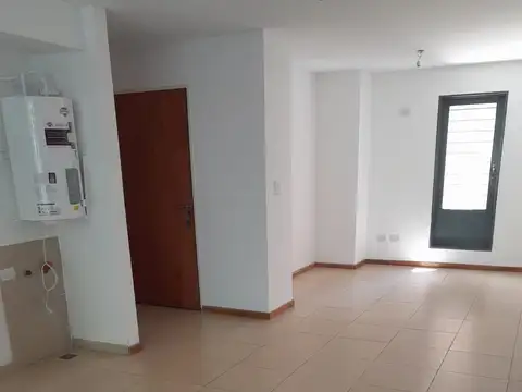 AMPLIO MONOAMBIENTE CON PATIO