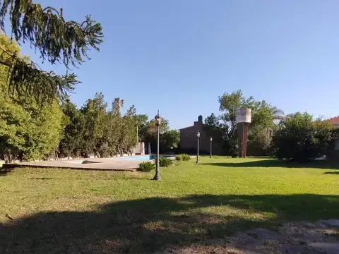 CASA PARA USO COMERCIAL EN ALQUILER (FUNES)