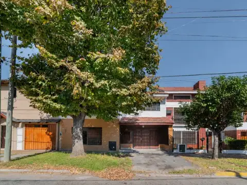 Casa 5 ambientes con 1 baño