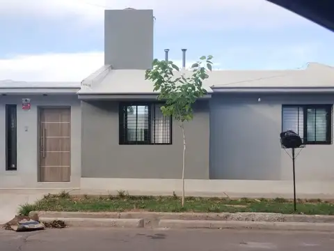 HERMOSA CASA EN EL CENTRO DE LUJAN APTA CREDITO