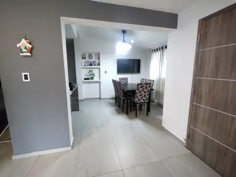Casa 6 ambientes con 2 baños