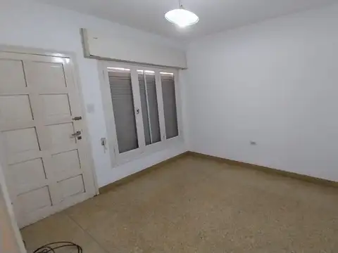 Casa 5 ambientes con 1 baño