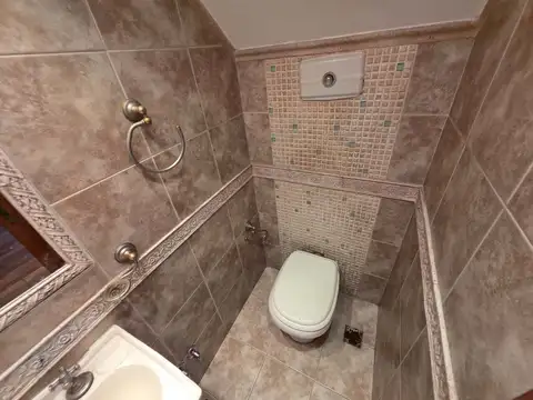 Casa 4 ambientes con 2 baños