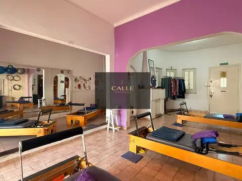 Casa en venta con gran potencial residencial y de desarrollo — Godoy 100