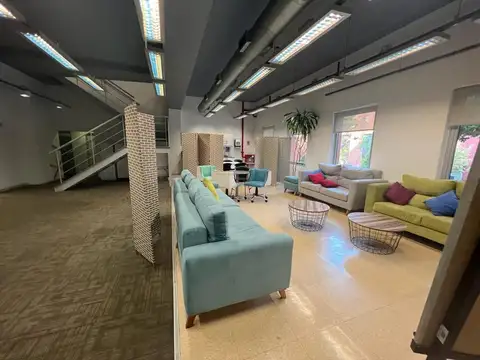 Oficina en Alquiler con 5 cocheras