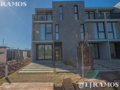 Casa 4 ambientes con 3 baños