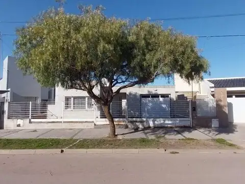 Se vende casa de categoría en Berrotaran