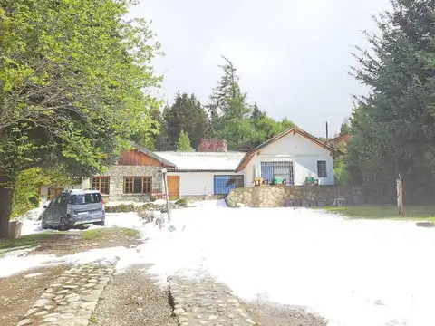 Hermosa casa vista al lago y jardín en Bariloche
