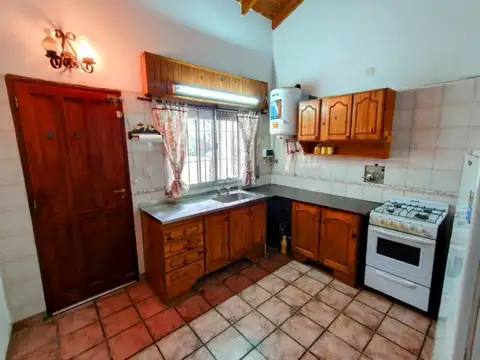 Casa 4 ambientes con 2 baños