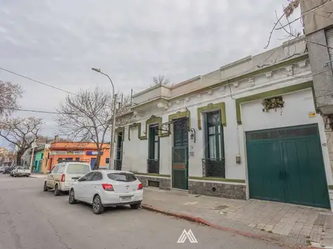 Venta casa 5 dormitorios,2 baños, garaje.Aguada