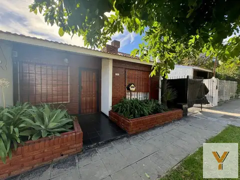 Casa en venta - 2 Dormitorios 1 Baño - Quilmes