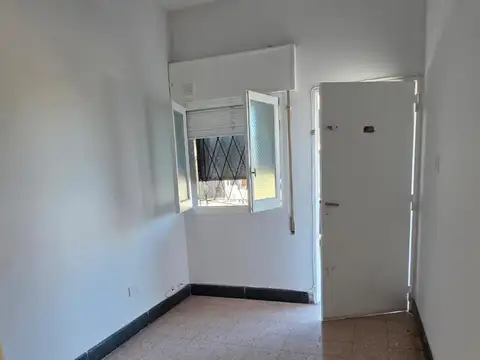 Casa 2 ambientes con 1 baño