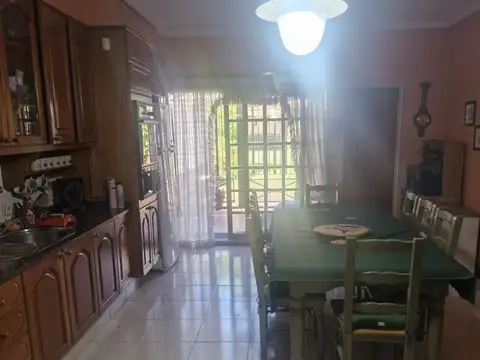 Casa 5 ambientes con 4 baños