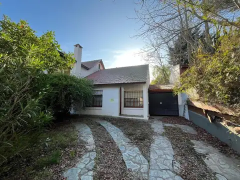 Casa en venta - 4 Dormitorios 3 Baños - Cocheras - 350Mts2 - Villa Gesell