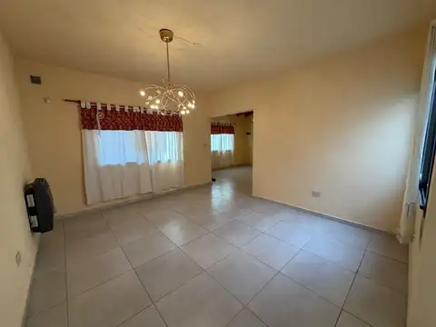 Casa 4 ambientes con 1 baño