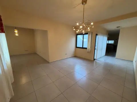 VENTA CASA 2 DORM EN BARRIO SPILIMBERGO NORTE CBA