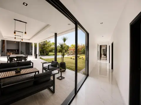 Casa en Venta con 6 cocheras