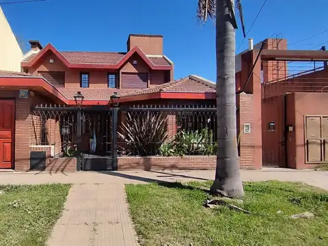 VENTA CASA 4 AMBIENTES PILETA COCHERA PASO DEL REY
