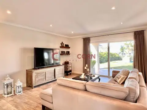 Casa 6 ambientes con 4 baños