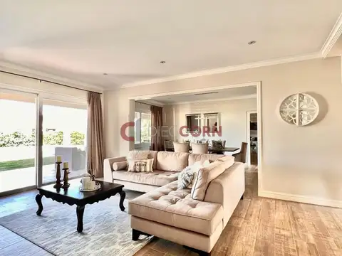 Casa en Venta con 6 cocheras