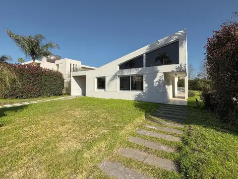 Casa 3 dormitorios. parque,pileta Miraflores Funes Hills