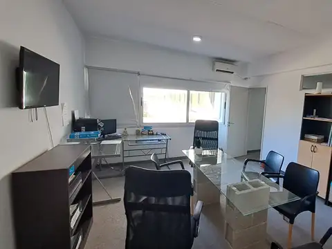 Oficina en Alquiler con 1 cochera