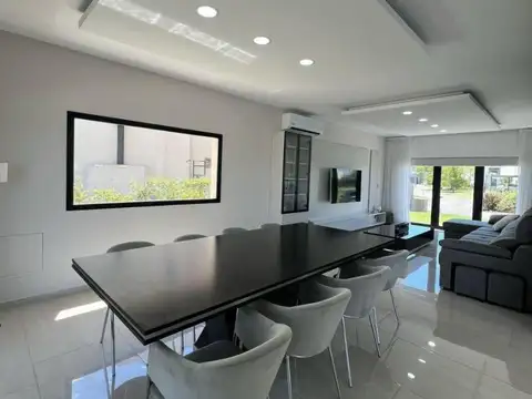 Casa 5 ambientes con 6 baños