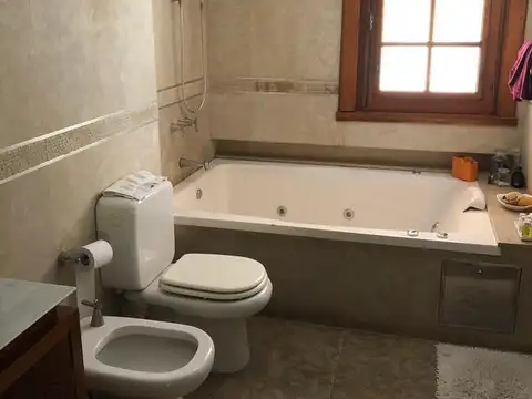 Casa 5 ambientes con 5 baños