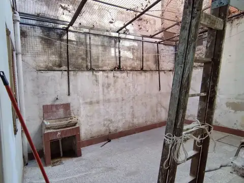 Casa 4 ambientes con 1 baño