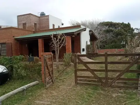 Casa en venta - 4 Dormitorios 2 Baños - Las Toninas