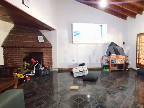 Casa 5 ambientes con 1 baño