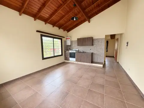 Depto Tipo Casa en Alquiler con 1 cocheras