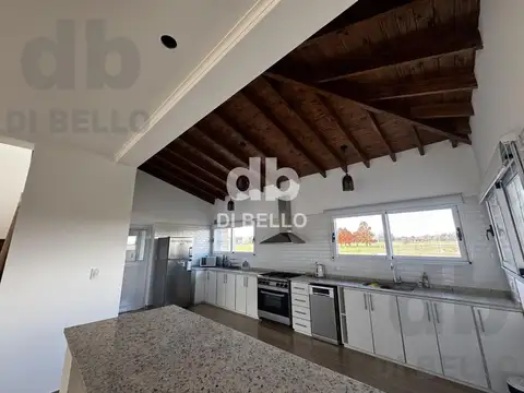 Casa 5 ambientes con 3 baños