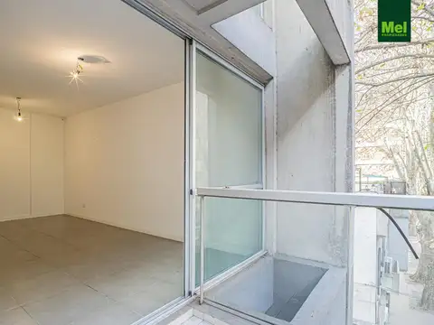 Oficina Apta Profesional con Balcón, Parrilla y Cochera