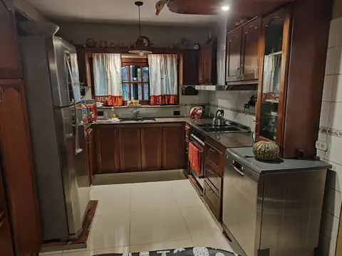 Casa 5 ambientes con 3 baños