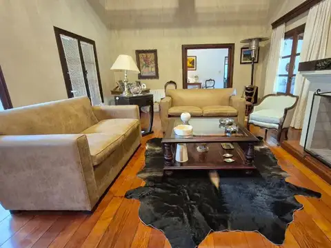 Casa 6 ambientes con 4 baños