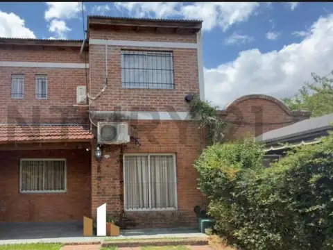 INT. JOLY 100, Piso CABA