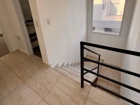 Casa en Venta con 5 cocheras